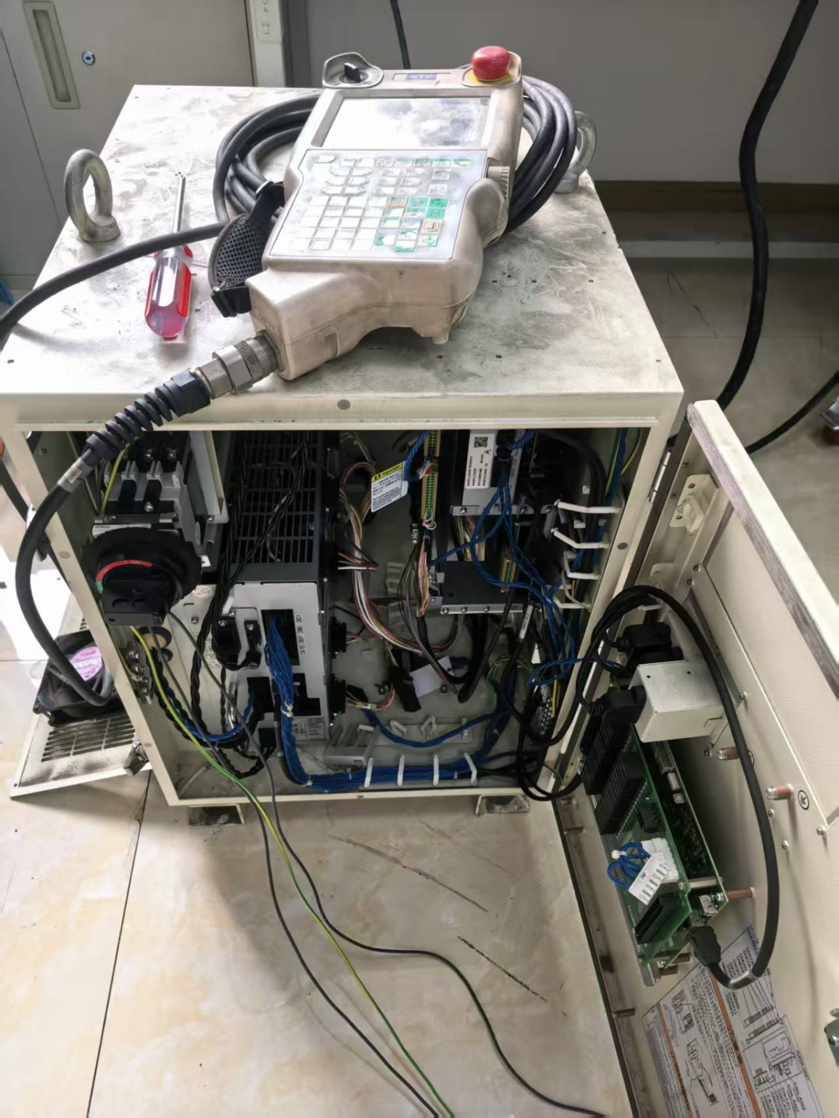 OTC弧焊机FD19控制器上电跳闸 烧电源 驱动板损坏 主板异常维修