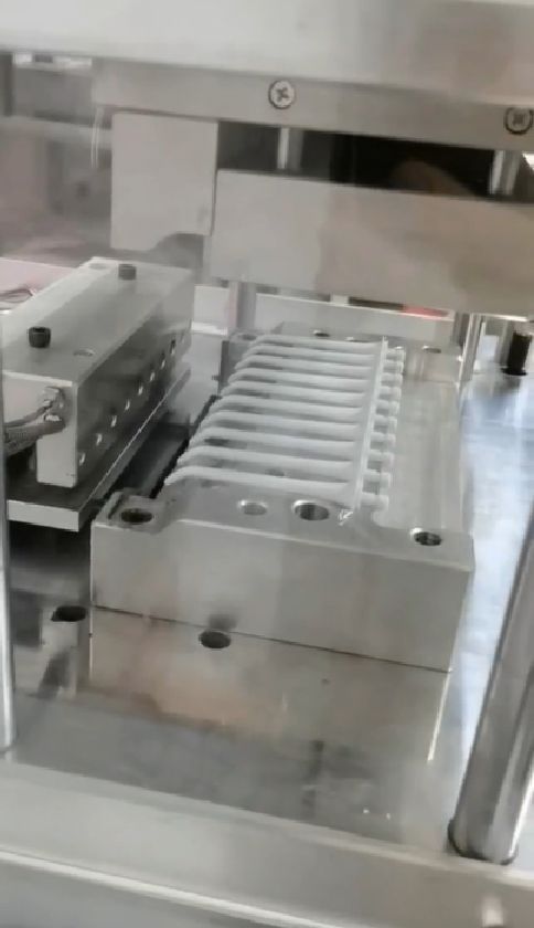 全自动冲牙器喷嘴折弯机 - 2