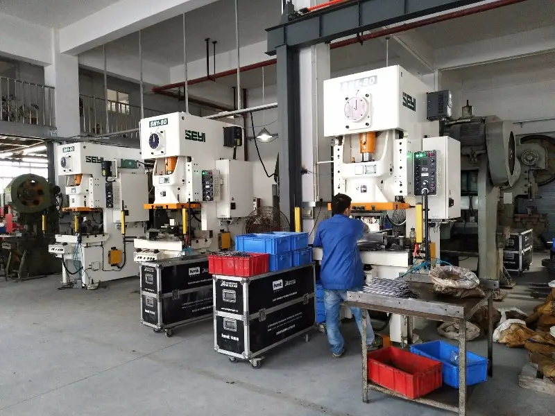 厂家加工定制数控冲压产品 拥有十几台冲床