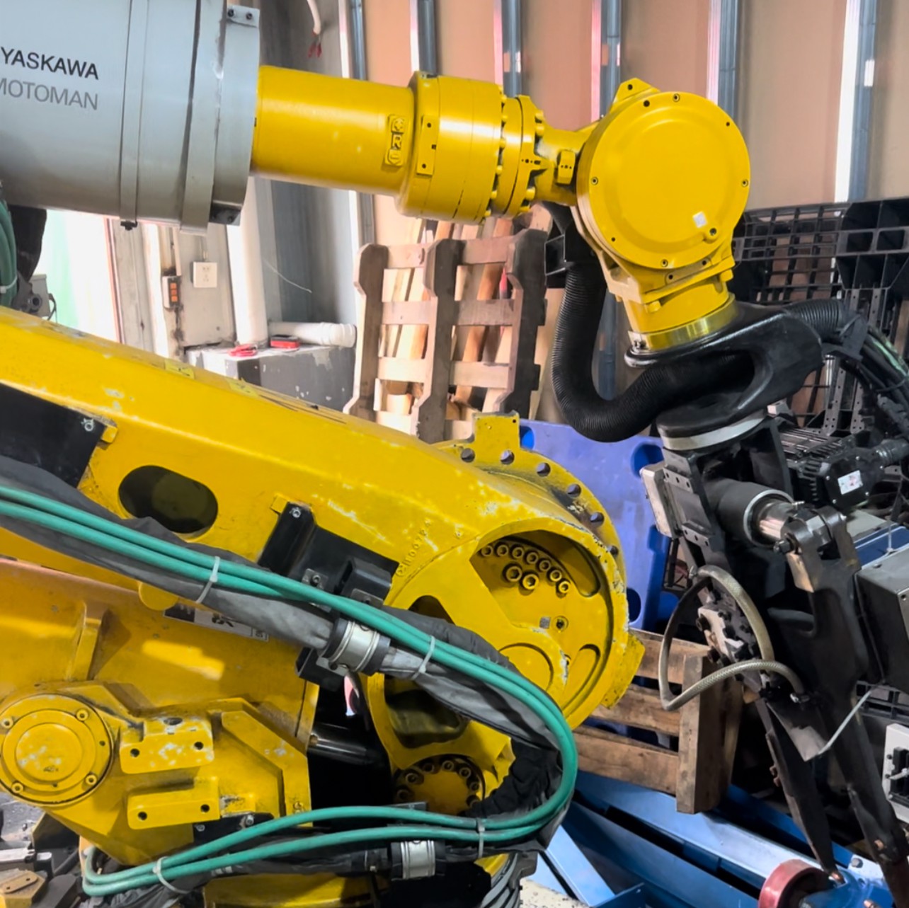 安川机器人MOTOMAN YR-ES0165D-A00 焊接机器人整套 控制柜 示教器 焊钳