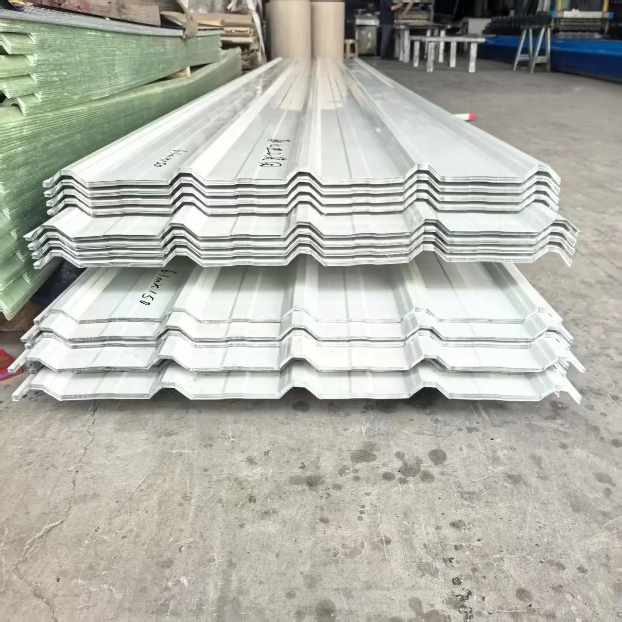 成都彩钢瓦厂家工程建材蓝色波浪瓦车库雨棚厂房仓库专用彩钢瓦定制多规格厂家批发