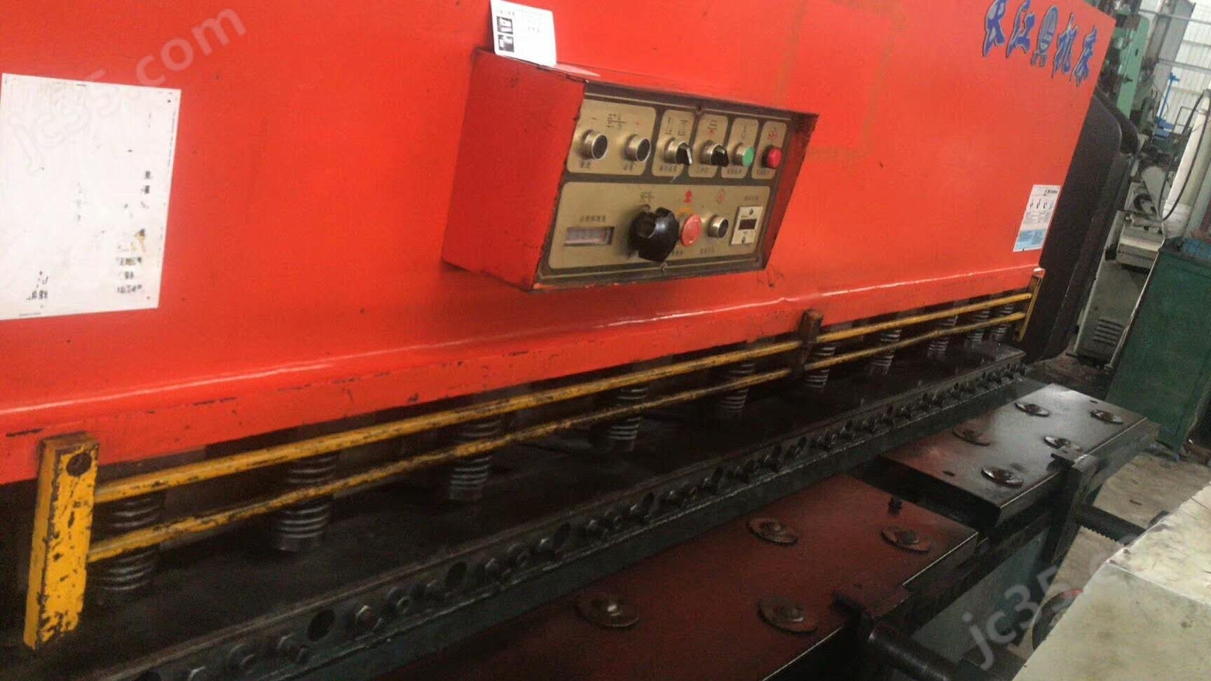QC12Y-10×2500 二手南通QC12Y-10×2500液压摆式剪板机