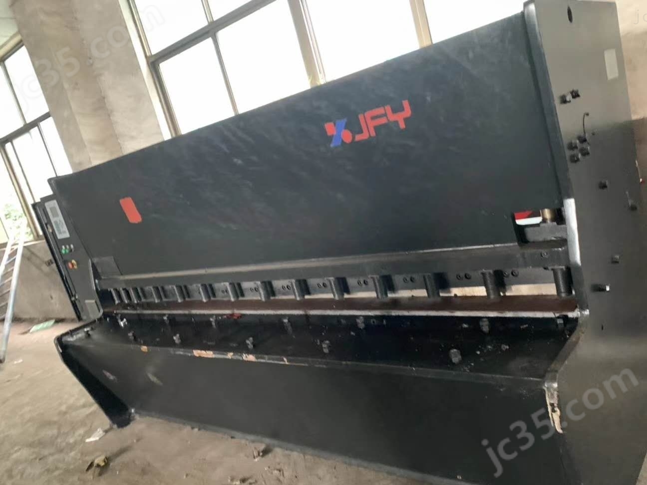 VR 6×3000 二手金方圆VR 6×3000数控液压闸式剪板机
