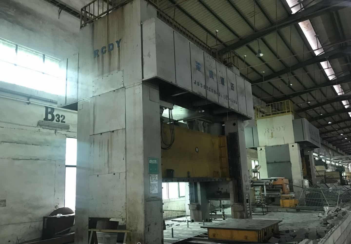日本小松1200吨冲床 闭式四点,双工位侧移出、带底缸低价转让 - 4