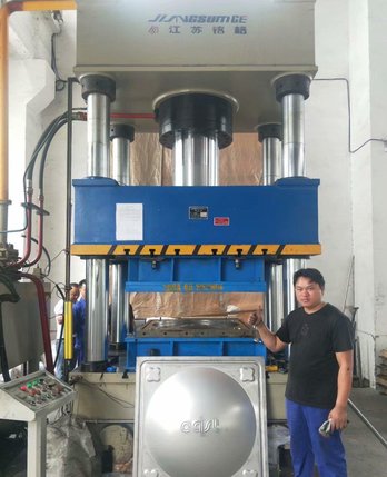 冲压模具直销-德州卓懋水箱模具厂家