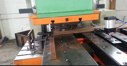 建筑类脚手架数控冲压送料机