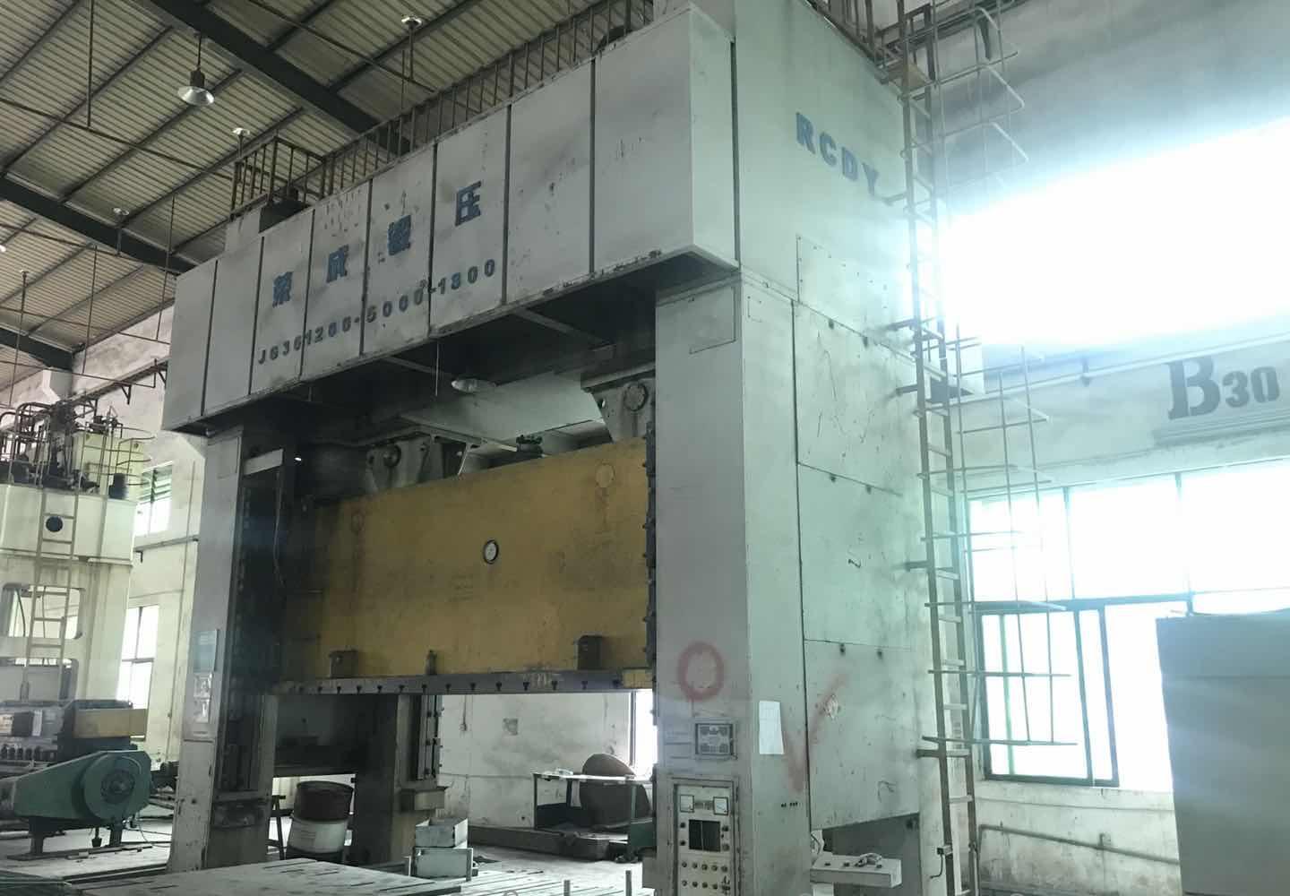 日本小松1200吨冲床 闭式四点,双工位侧移出、带底缸低价转让 - 2