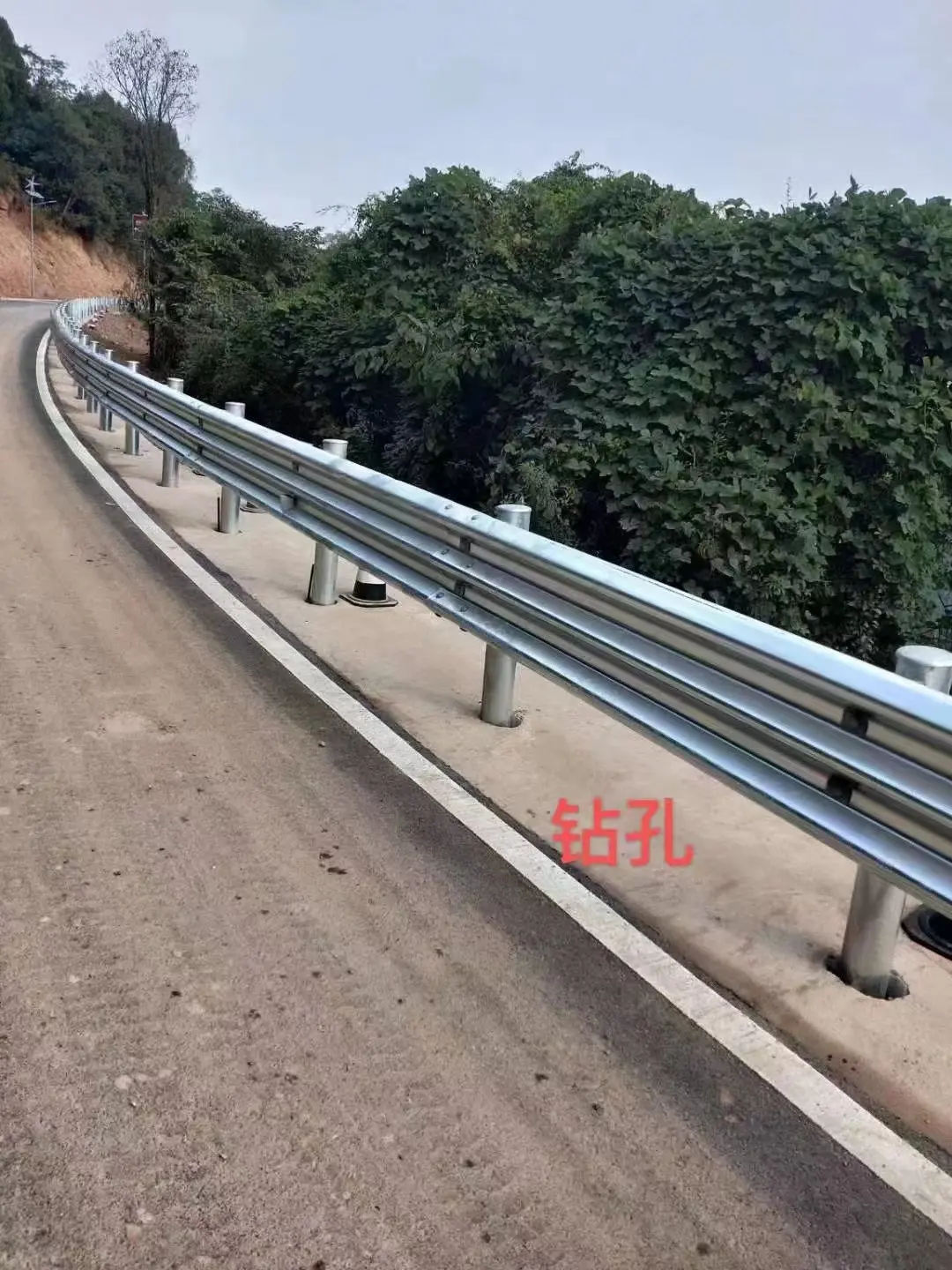波形梁护栏板生产厂家 - 3