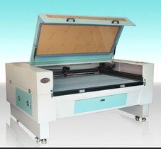 厂家直销毛绒玩具布料专业高精度激光切割裁剪机HL-1680T一年保修