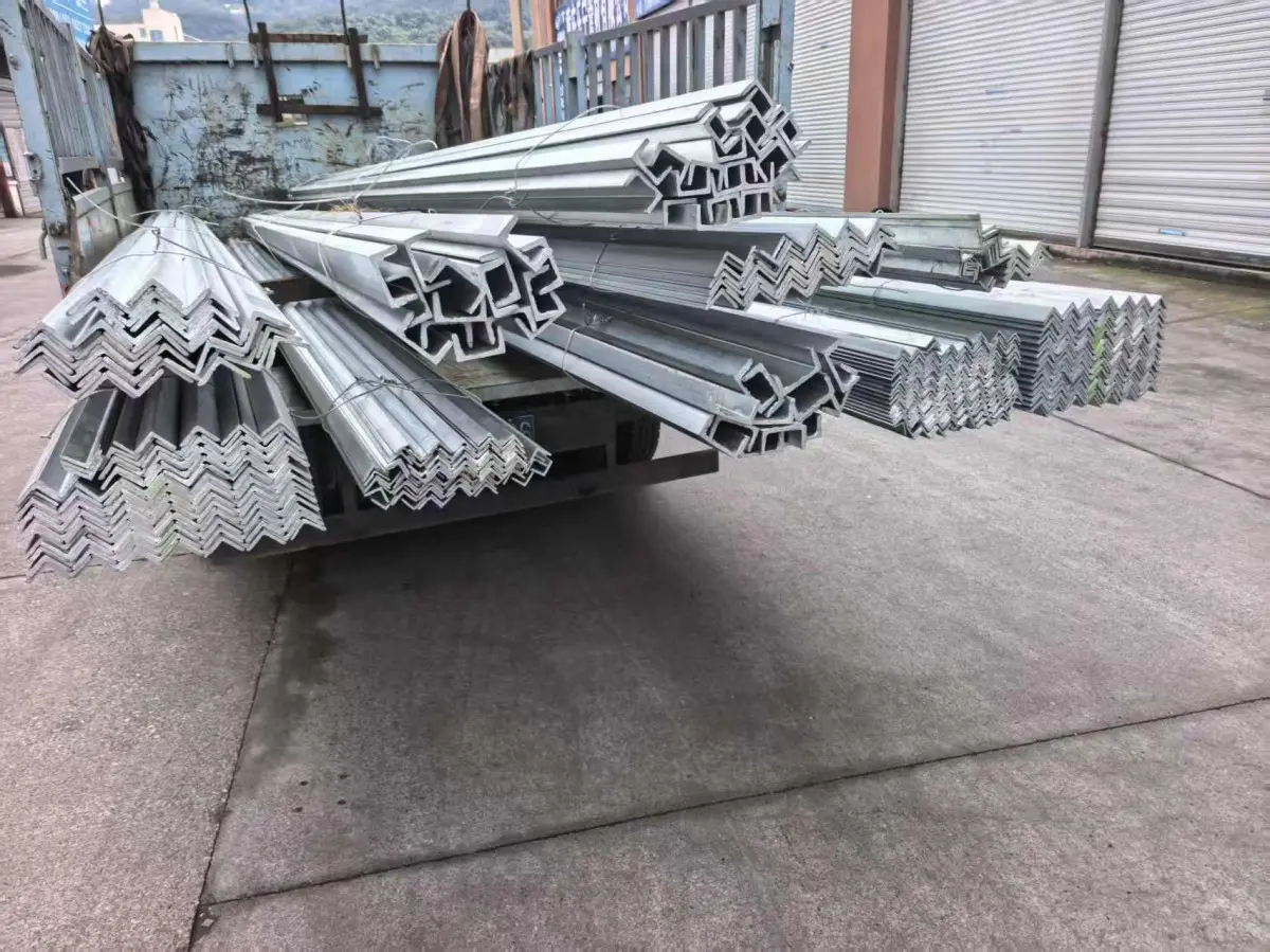 重庆镀锌角钢冲孔折弯加工高强度低合金角铁切割定制 角钢批发厂家