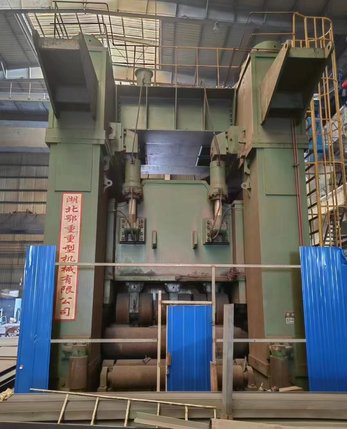 鄂重120x3000大型校平机