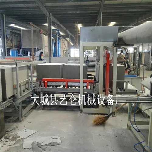 水泥基匀质板切割机带锯箱式匀质板设备压制生产线