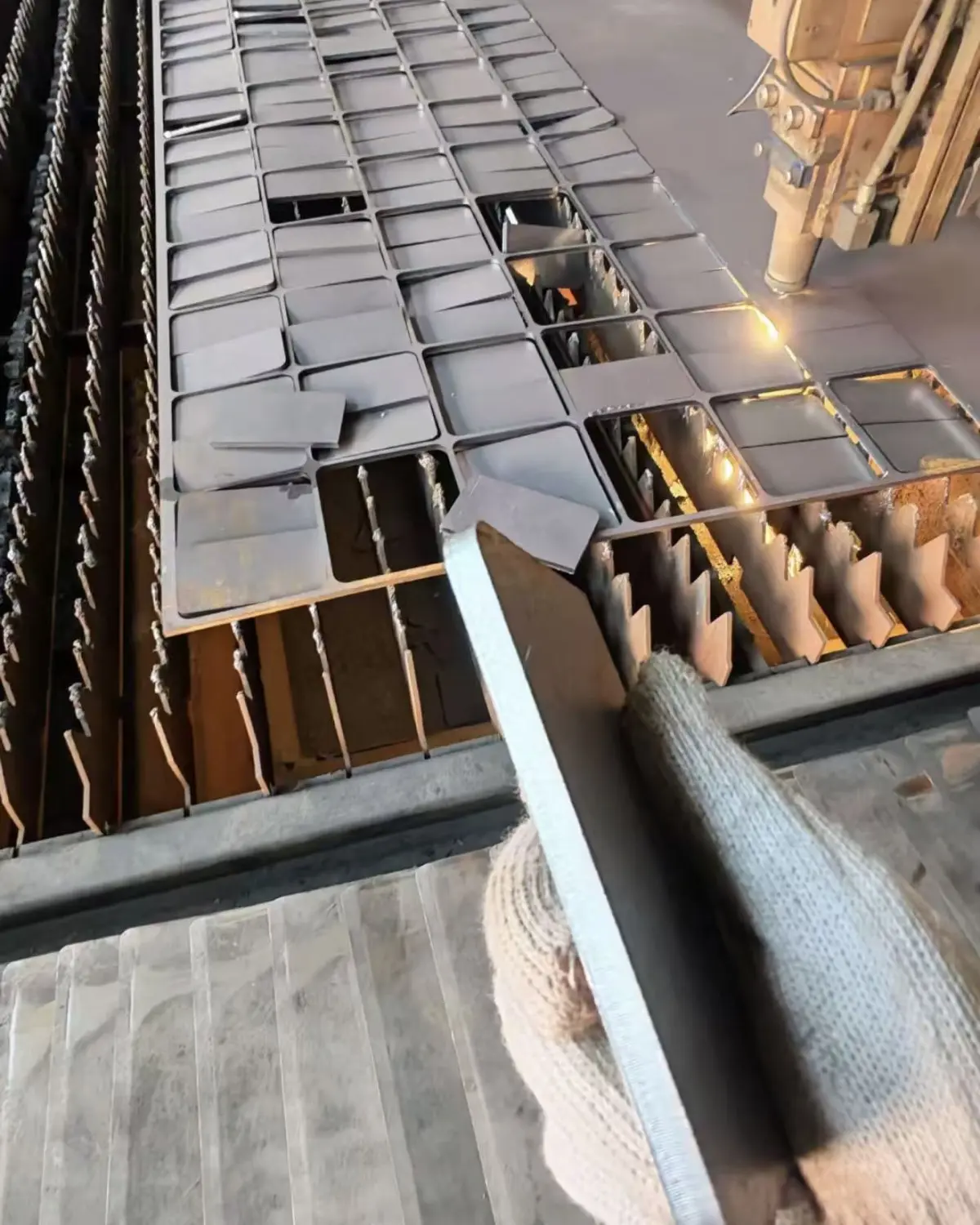 重庆专业板材精料加工 碳结板合金钢带激光火焰切割分零打孔非标配件一站式制作