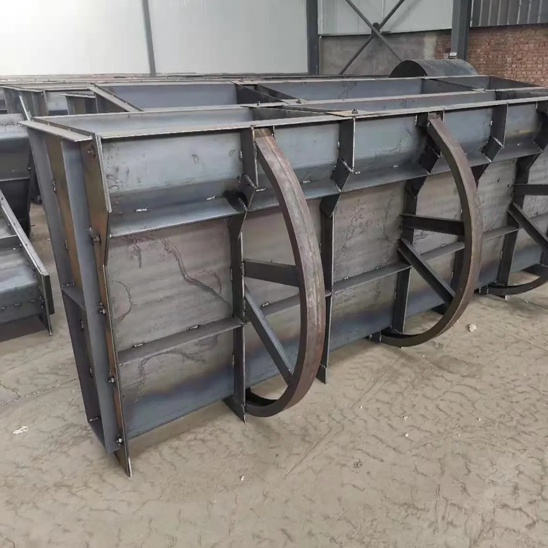 现浇隔离墩钢模具厂家批发 焊接工艺 无缝焊接
