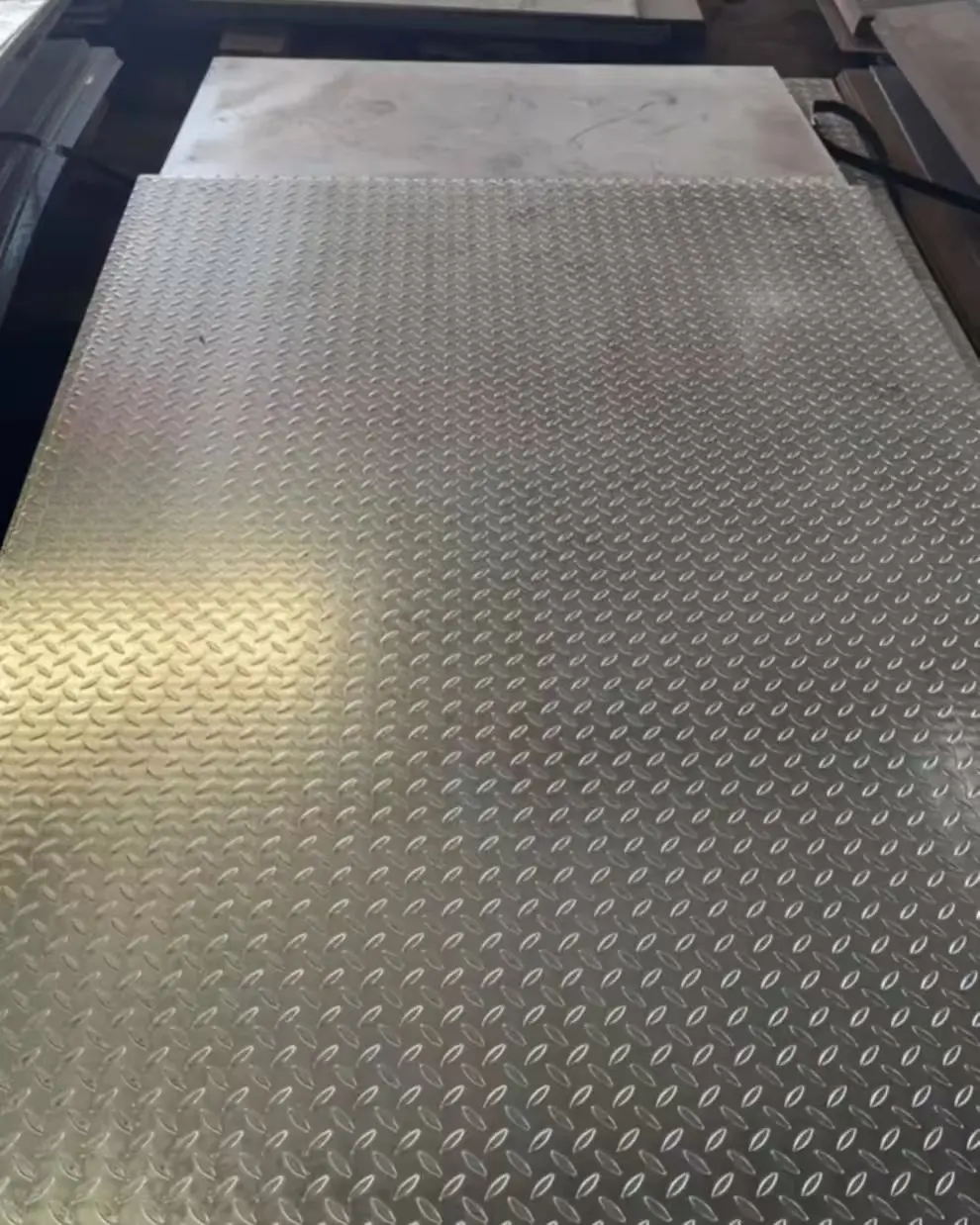 重庆4mm镀锌花纹板精工板材支持切割折弯防滑施工工程厂家批发