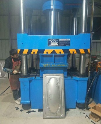 优质水箱板冲压模具--卓懋水箱模具