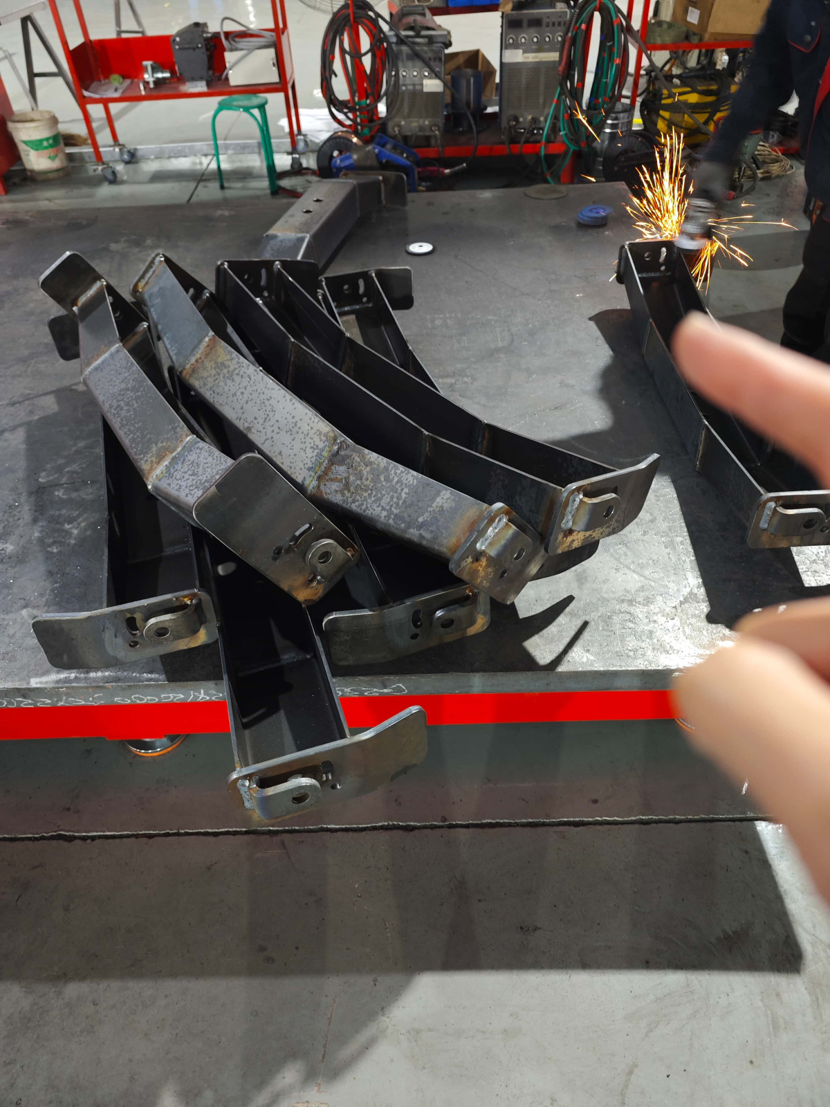 环卫车副车架焊接 环卫车焊接件外协加工 - 3