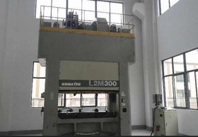 工厂出售日本小松300吨冲床L2M300-3BM