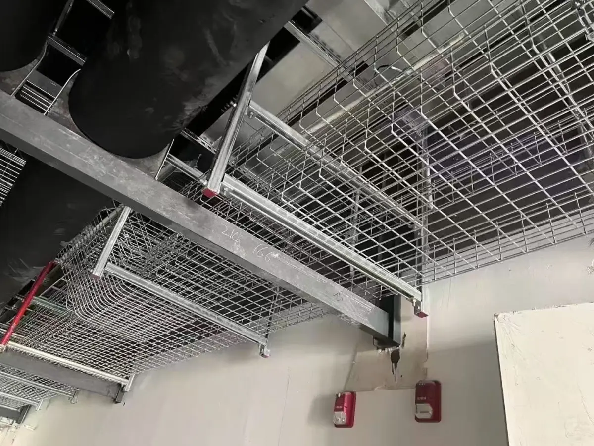 垂直上弯网络桥架 地铁弱电桥架 出口桥架折弯加工