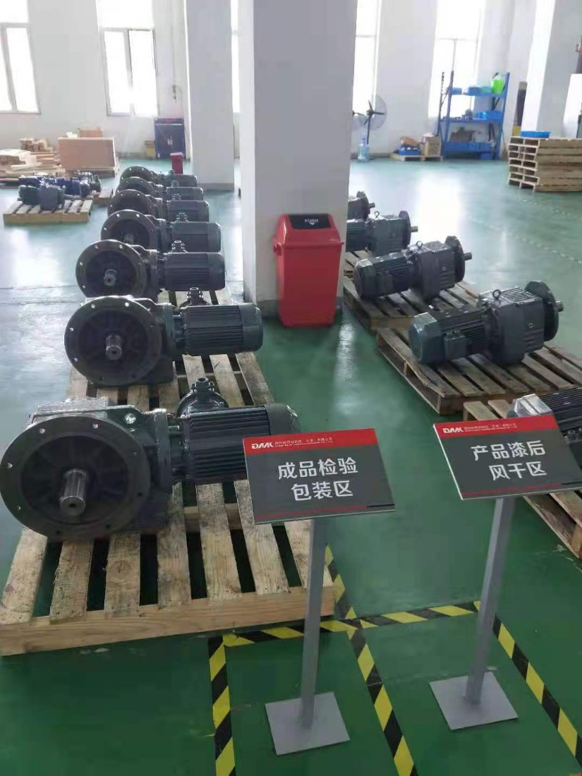 河北秦减机械设备 斜齿轮减速机 R87减速器 卧式带刹车现货