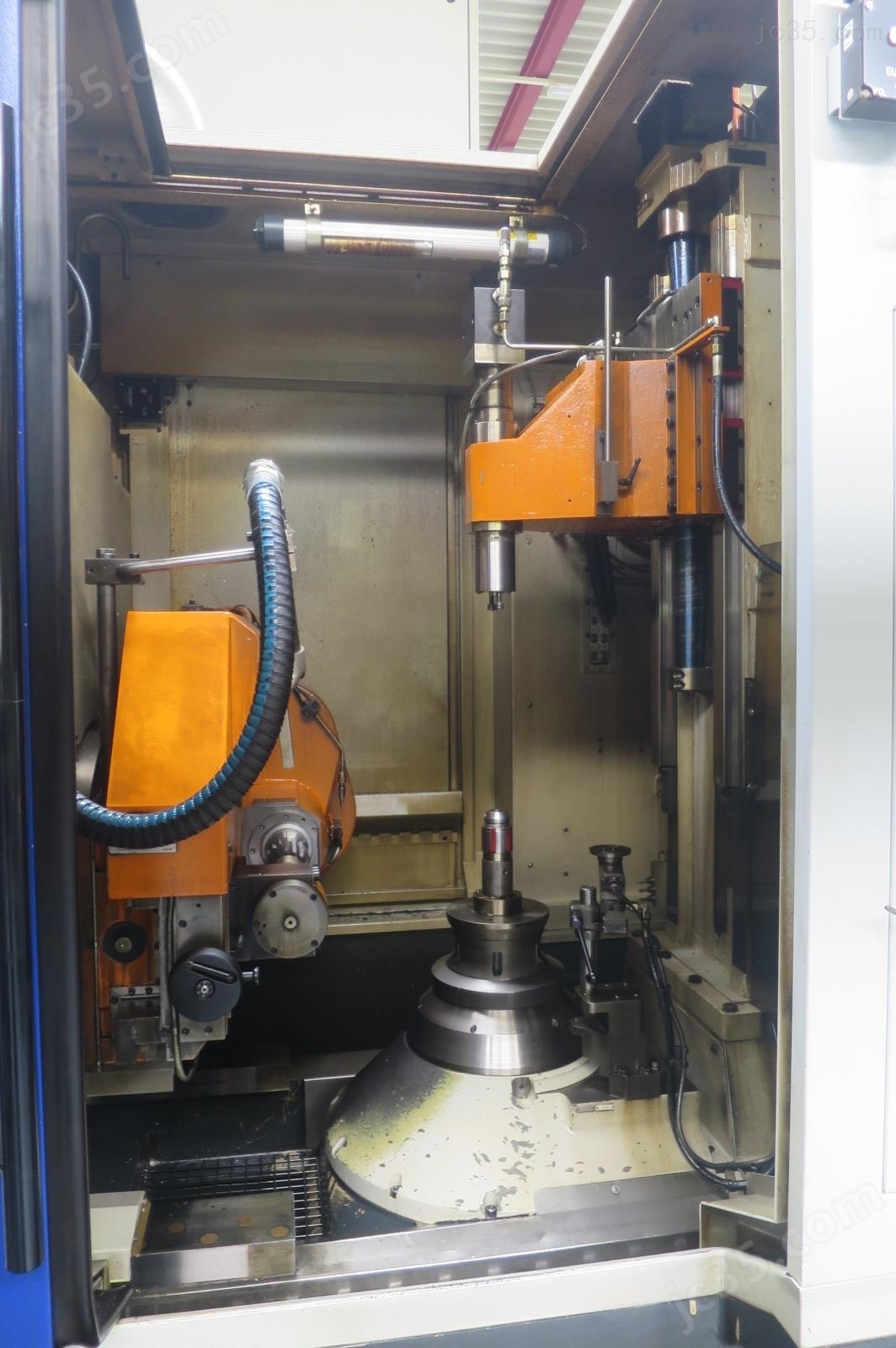 LC380 二手LIEBHERR滚齿机 - 2
