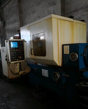 在位出售数控蜗杆砂轮磨齿机型号:YK7232A