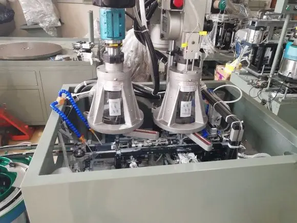深鑫精密分度盘六工位带机械手攻牙钻孔机非标定制 - 2