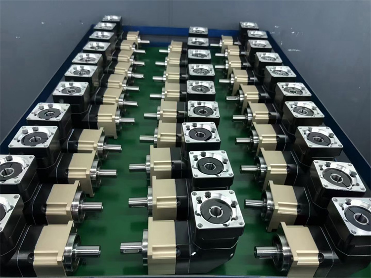 AB090-L2-35-S2-P2手工焊锡配套精密齿轮箱 - 4