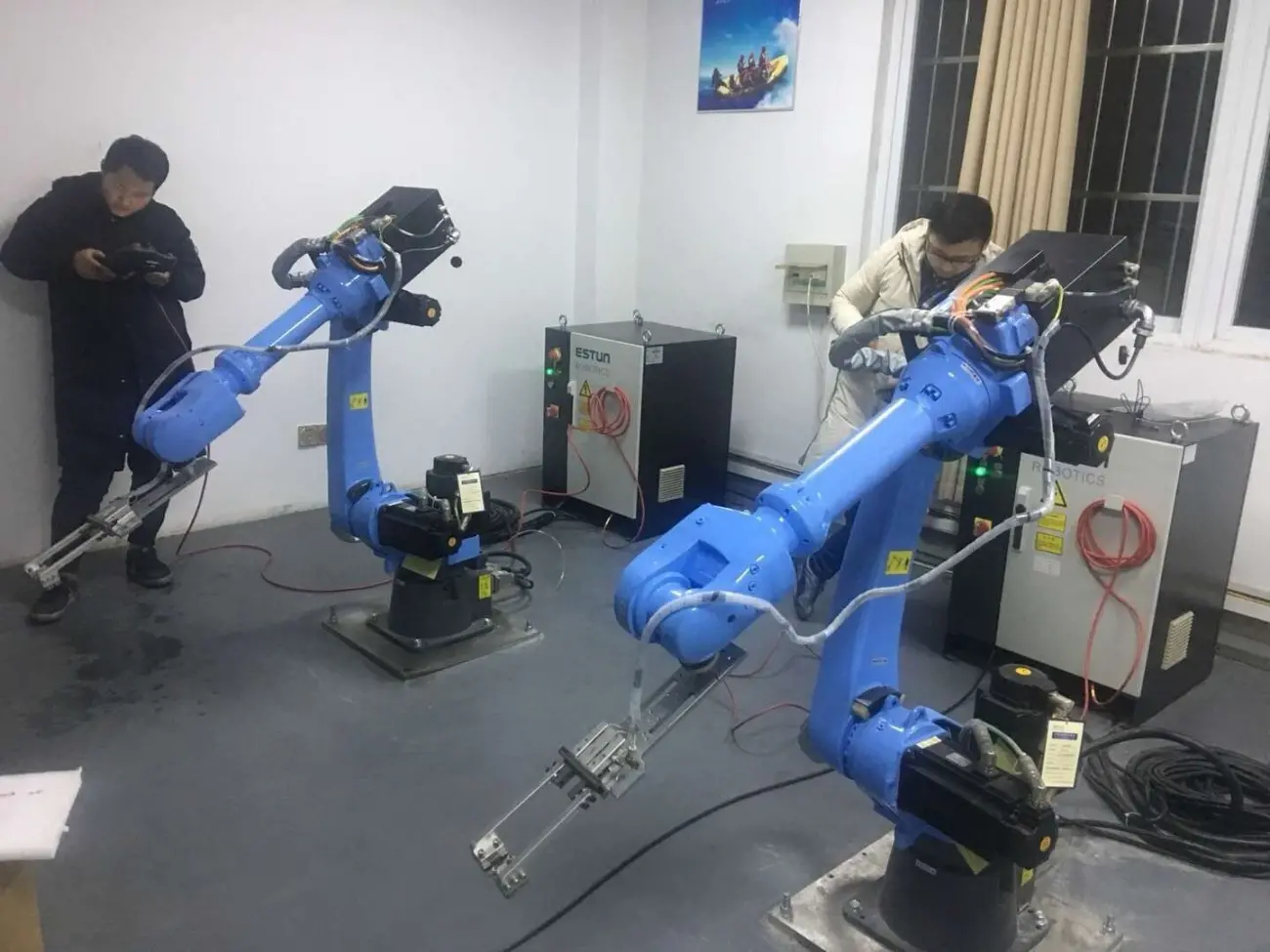 自动上下料机械手提高生产效率 力泰工业机器人定制