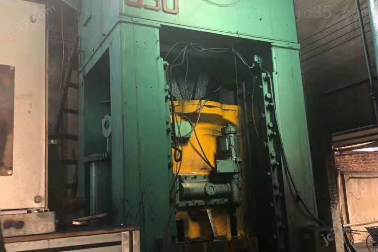 k2538 二手四柱式油压机 630 俄罗斯