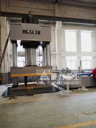 三梁四柱锻造热加工成型液压机