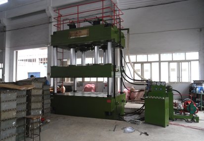 出售生产YL32-500水箱冲压件专用液压机专注生产11年 值得选购