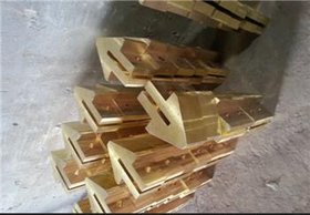 供应苏州龙门挂镀线铜V座,电镀V型座-黄挺五金