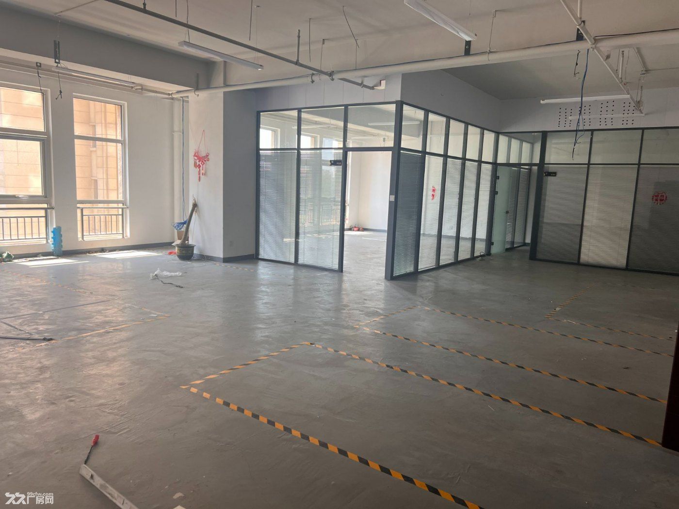 华明带隔断带装修的办公室,可办公直播仓储等 - 4