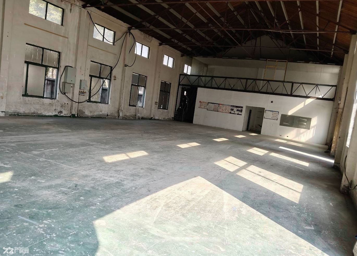 可分租,白鹤工业区独栋550平,配有办公,场地免费棚子使用,停车免费 - 2