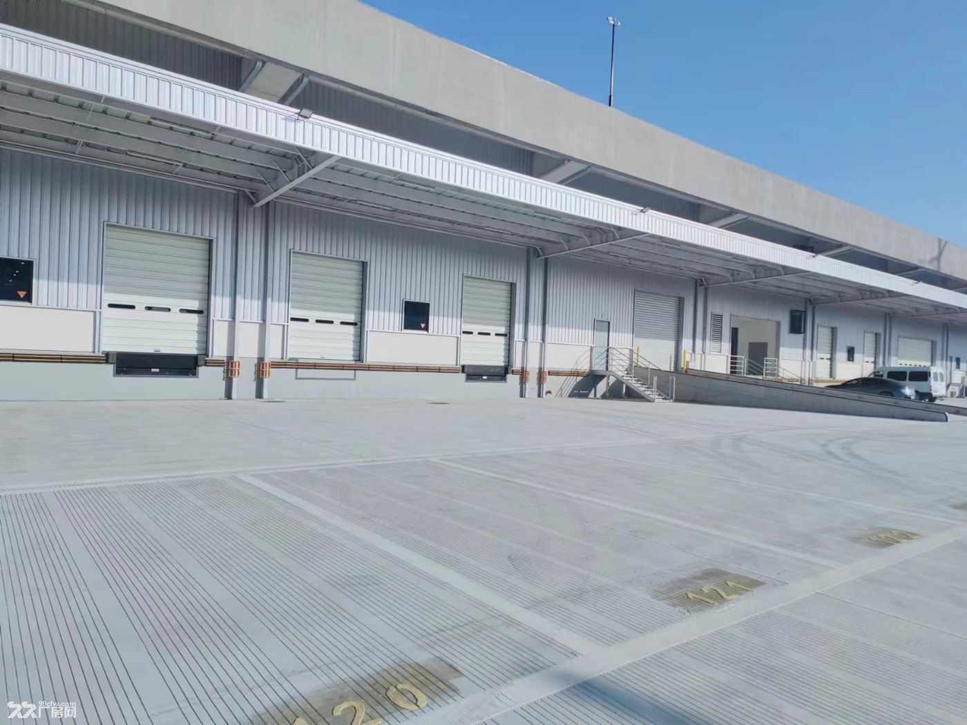 出租松江新桥独门独院18000平物流仓库无公摊