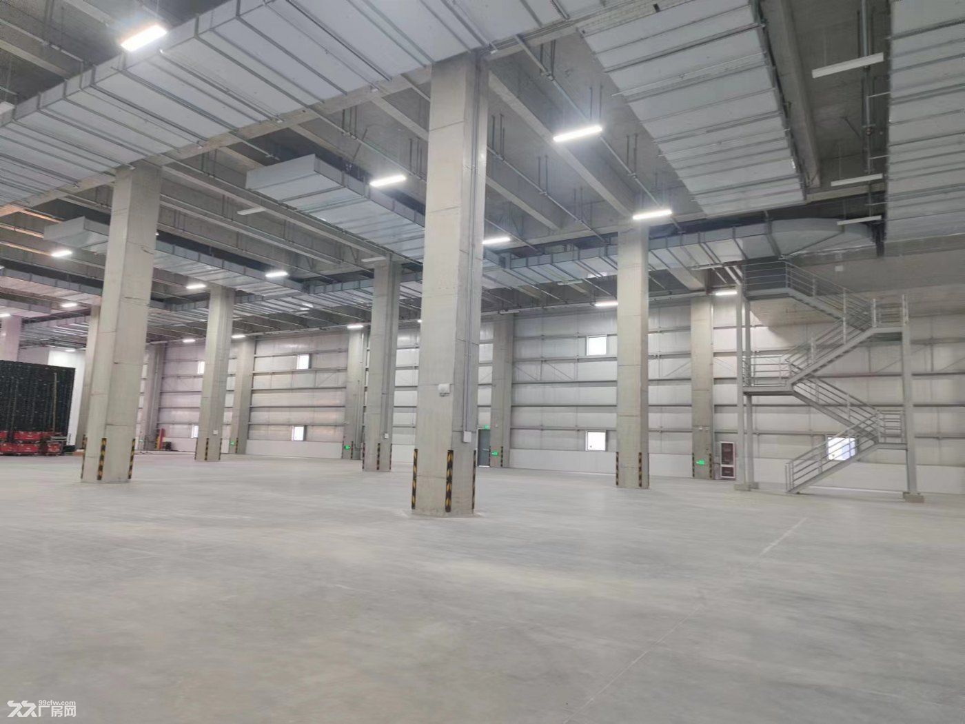 出租浦东祝桥独门独院丙二类全单层仓库价格优惠 - 4