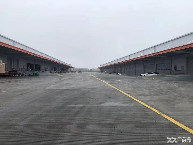 金山出租高平台仓库62000平 无公摊无税收原房东直租