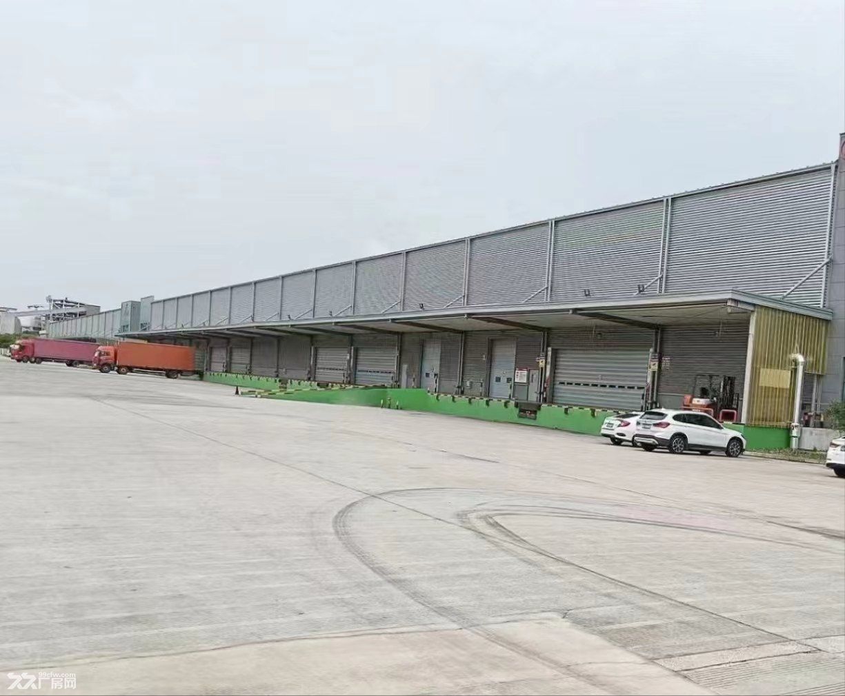 宝山杨行出租高平台仓库25000平 原房东直租邻近高速