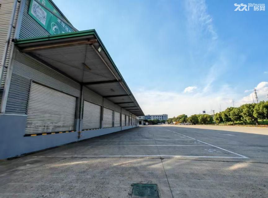南汇工业园区高平台仓库出租4000平双边卸货平台带雨棚