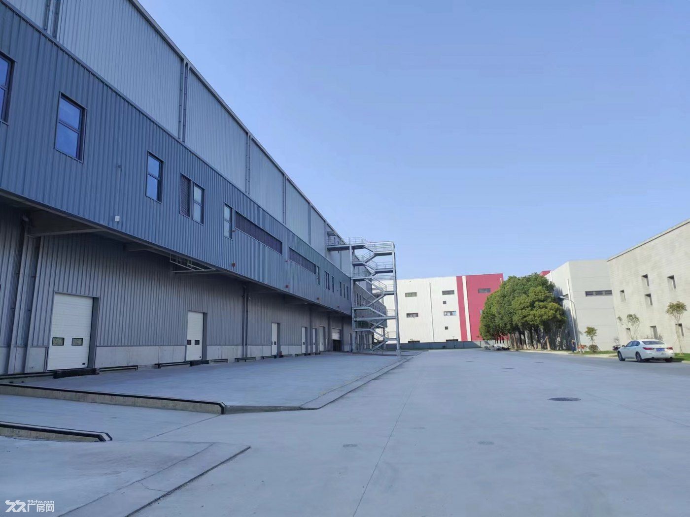 出租松江新浜25000平物流仓库场地大0.6起租 - 3