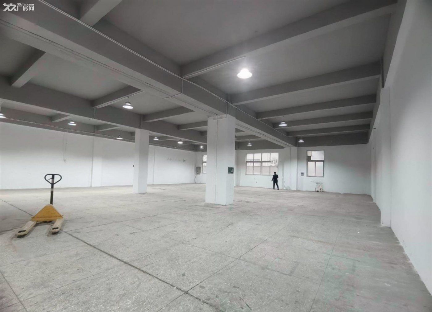 出租:江桥金园四路仓库 一楼500平厂房仓库 场地大停车卸货方便 - 5