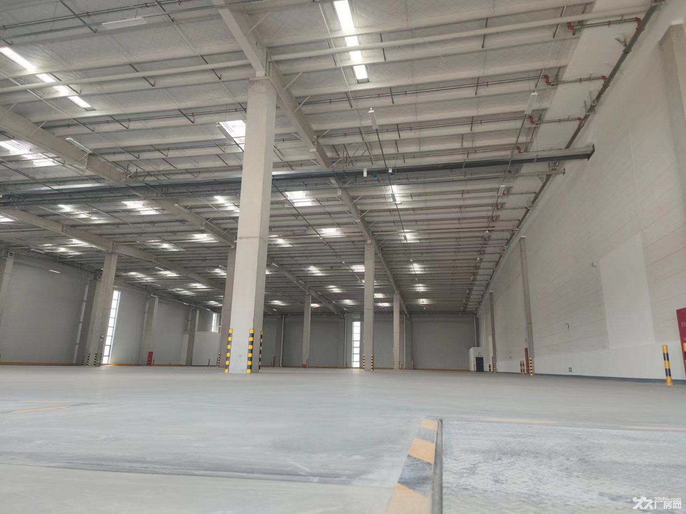 出租松江大港独门独院8900平双边高平台仓库 - 2