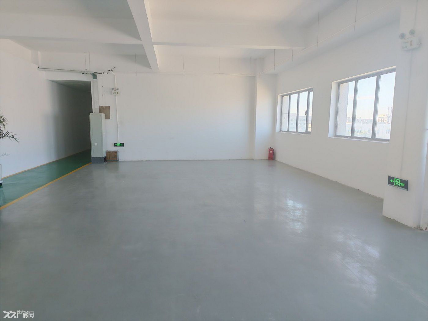 空港小面积带3吨货梯，可办公展厅仓储直播等 - 2