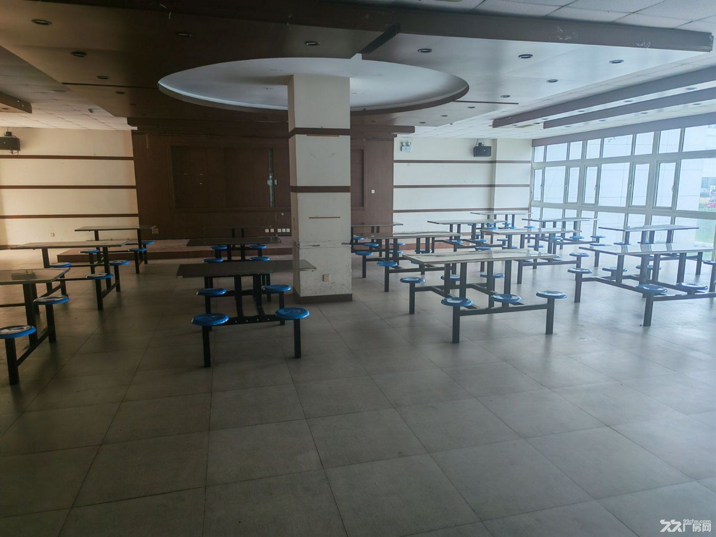 空港一楼带装修，可生产仓储展厅直播等，随时可看