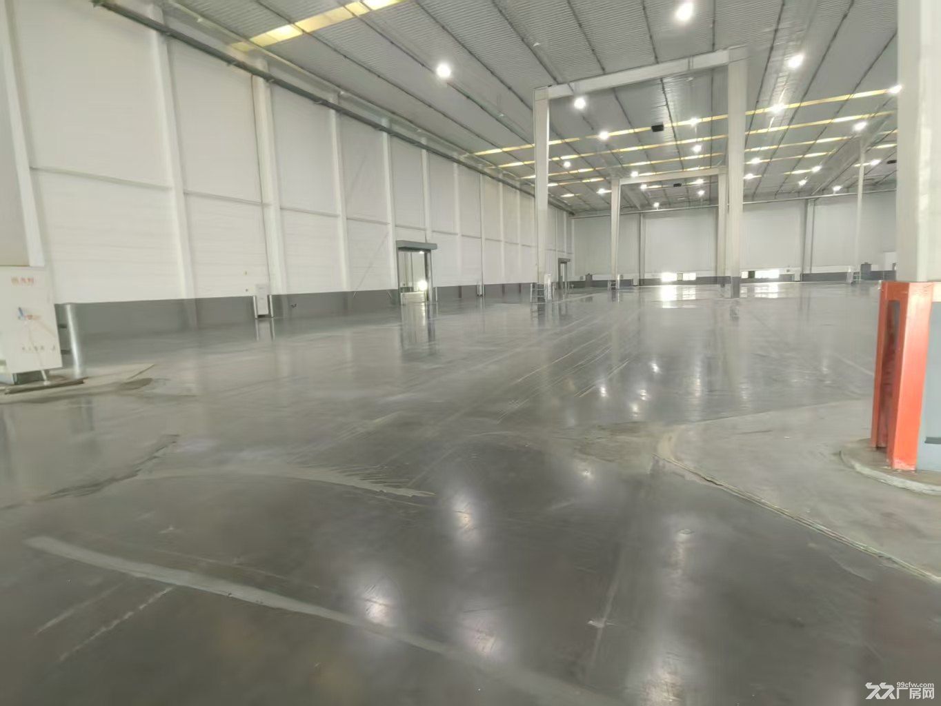 出租金山朱泾高平台仓库62000平 丙二类消防带喷淋原房东直租 - 2