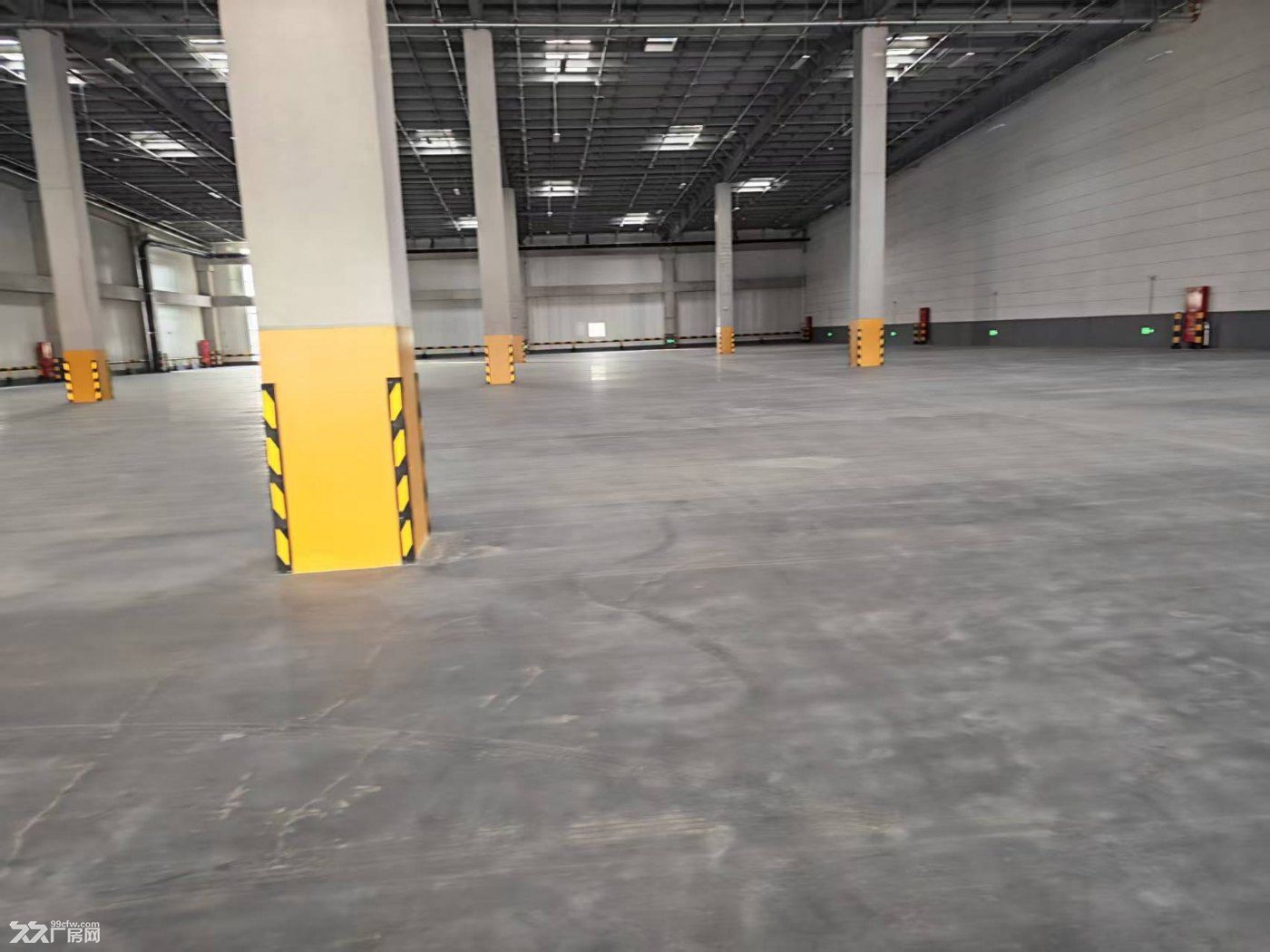 出租青浦练塘高平台仓库25000平层高10米双边卸货 利用率高 - 3