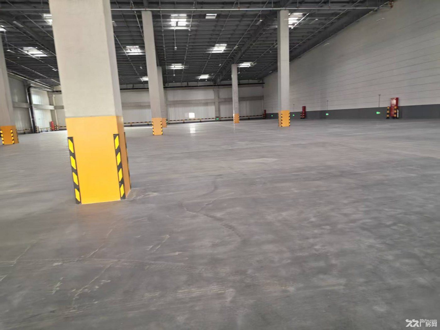 出租青浦练塘高平台仓库25000平层高10米双边卸货 利用率高 - 6