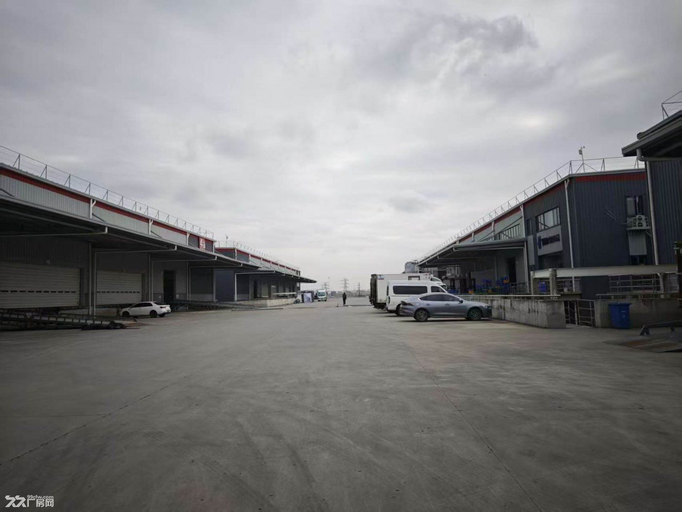 张家港乐余镇25000平仓库出租一首原业主带雨棚平台