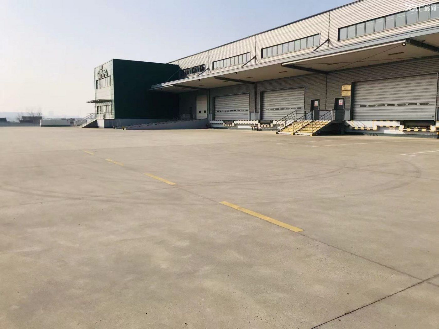 青浦华新镇3000-12000平高标库出租丙二类带雨棚原业主